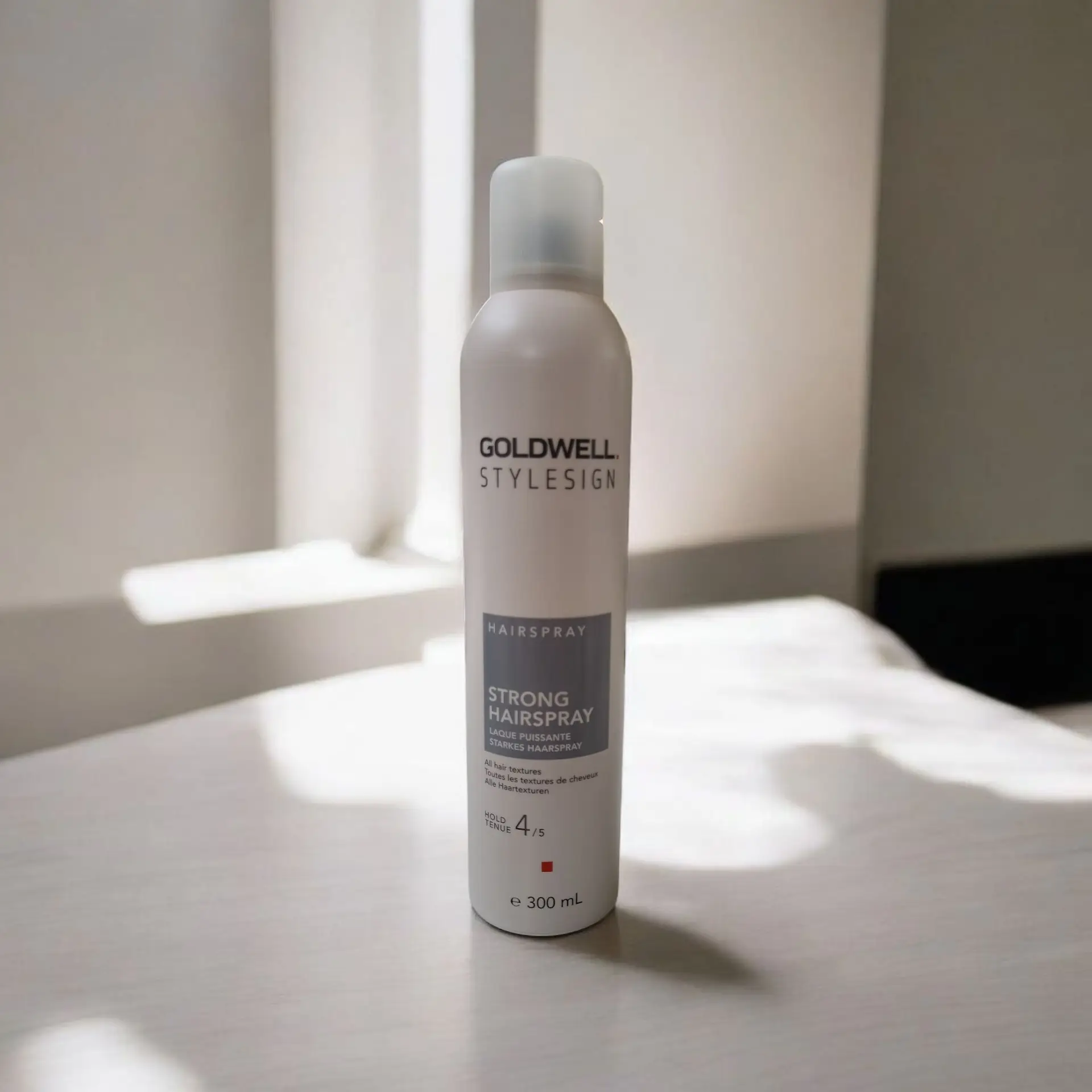 strong hairspray 4 Goldwell stylesign strong hairspray - Afbeelding 1
